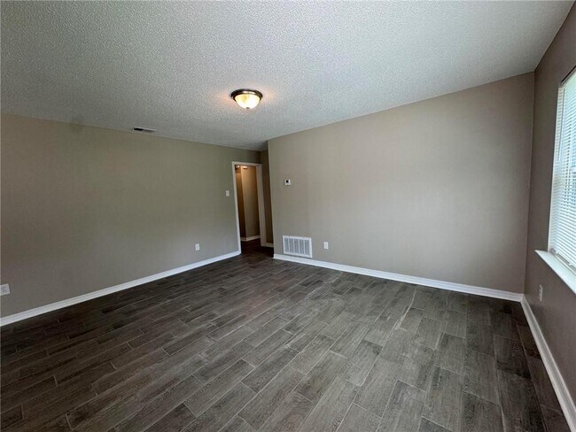 Foto del edificio - 2120 Baker Rd