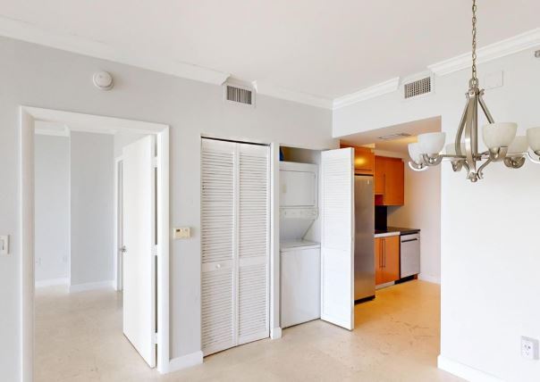 Foto del edificio - 6365 Collins Ave