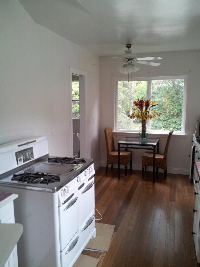 Foto del edificio - 726 N Elm Dr