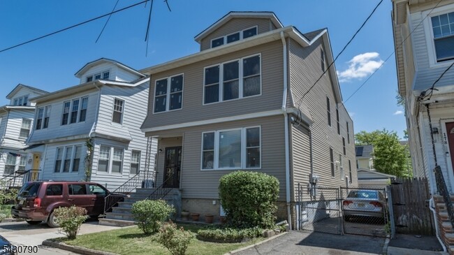 Building Photo - 182 Ellery Ave
