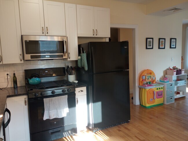 Updated kitchen - 28 Robbins St