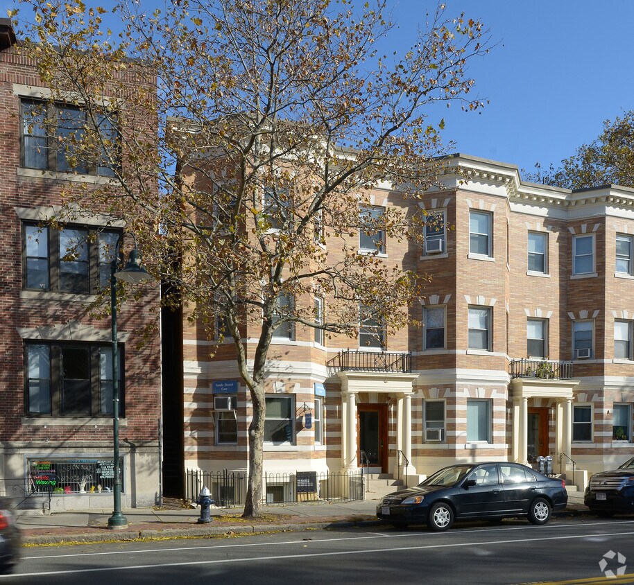 Foto principal - 389 Harvard St