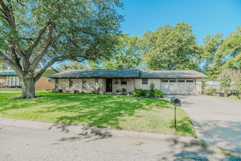 Primary Photo - 1320 Magnolia Dr