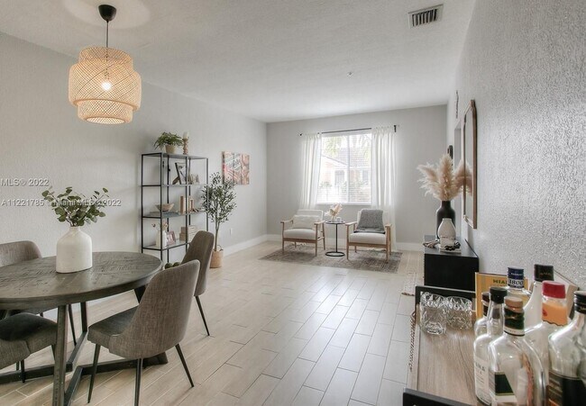 Foto del edificio - 7100 NW 177th St