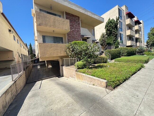 Foto del edificio - 1825 Glendon Ave