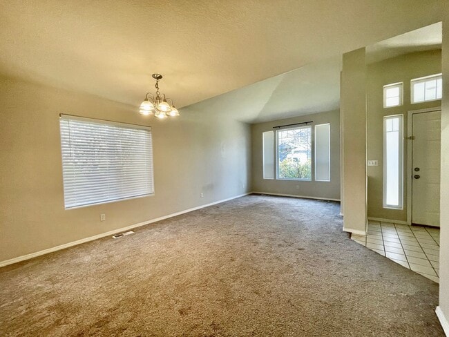Building Photo - Charming 3 Bed, 2 Bathroom House in Clacka...