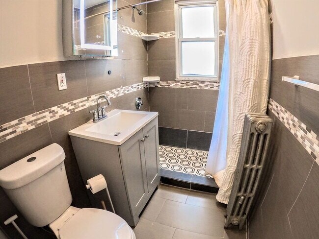 Building Photo - 3957 Washington St