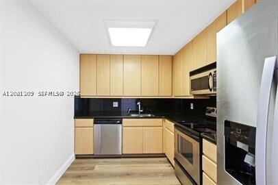 Foto del edificio - 2500 Parkview Dr