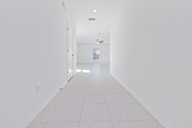 Building Photo - "Spacious 5-Bed Gem in Epperson community ...