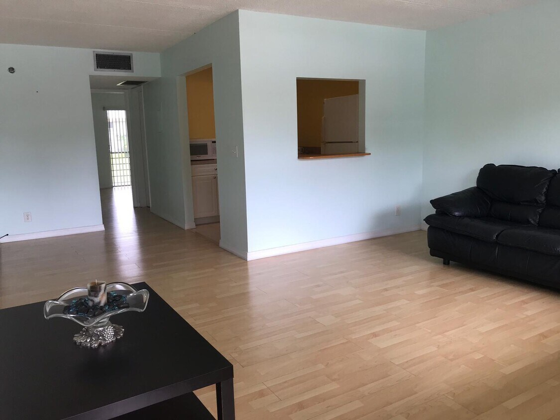 555 Purdy Ln Unit A208, Palm Springs, FL 33461 Condo for Rent in Palm