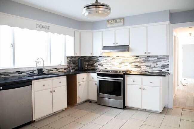 Building Photo - 433 Winthrop St