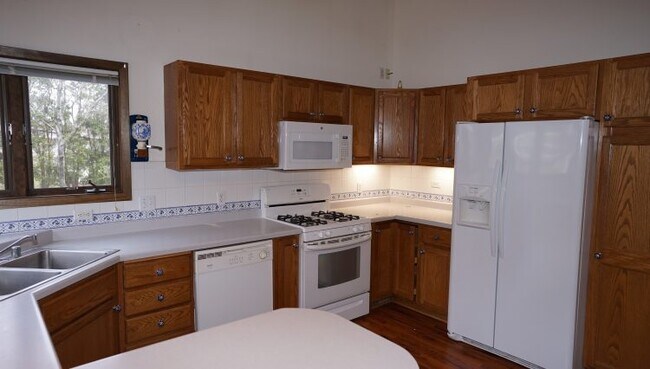 Foto del edificio - 6420 Lakeview Blvd