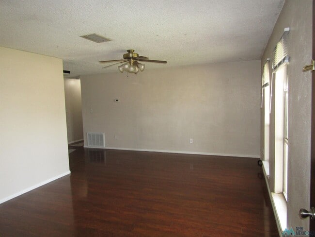 Building Photo - 1707 W Currier Ave