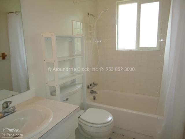 Building Photo - 951 E Maple St