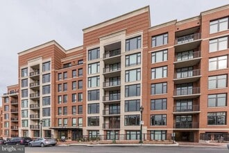 Building Photo - 4915 Hampden Ln