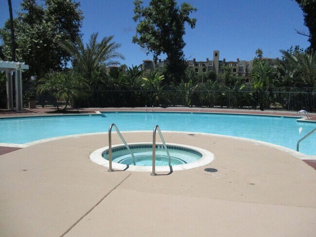 Building Photo - Desirable River Colony 2 Bedroom 2 Bath 3rd Floor Condo