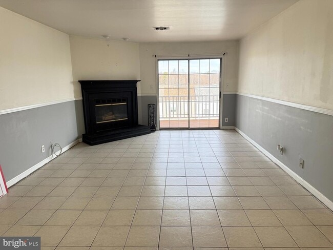 Building Photo - 102 Piccadilly Ln