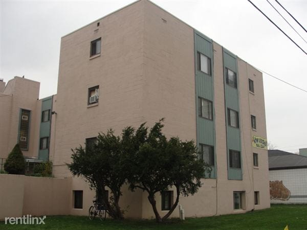 Building Photo - 628 9th St