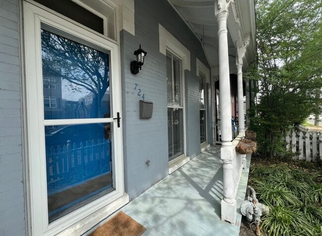 Building Photo - 724 N 1st St