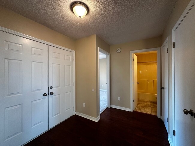 Building Photo - Great home between Eglin & Hurlburt Field!