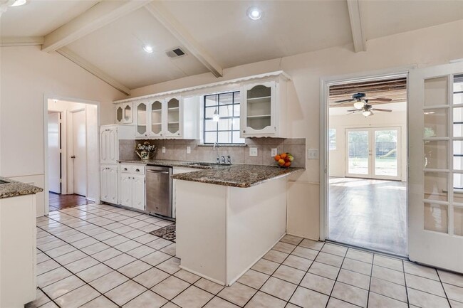 Building Photo - 2103 Heather Hill Ln