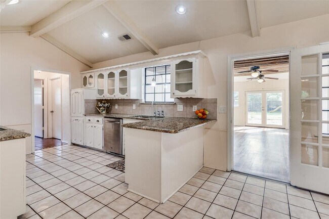 Foto del edificio - 2103 Heather Hill Ln