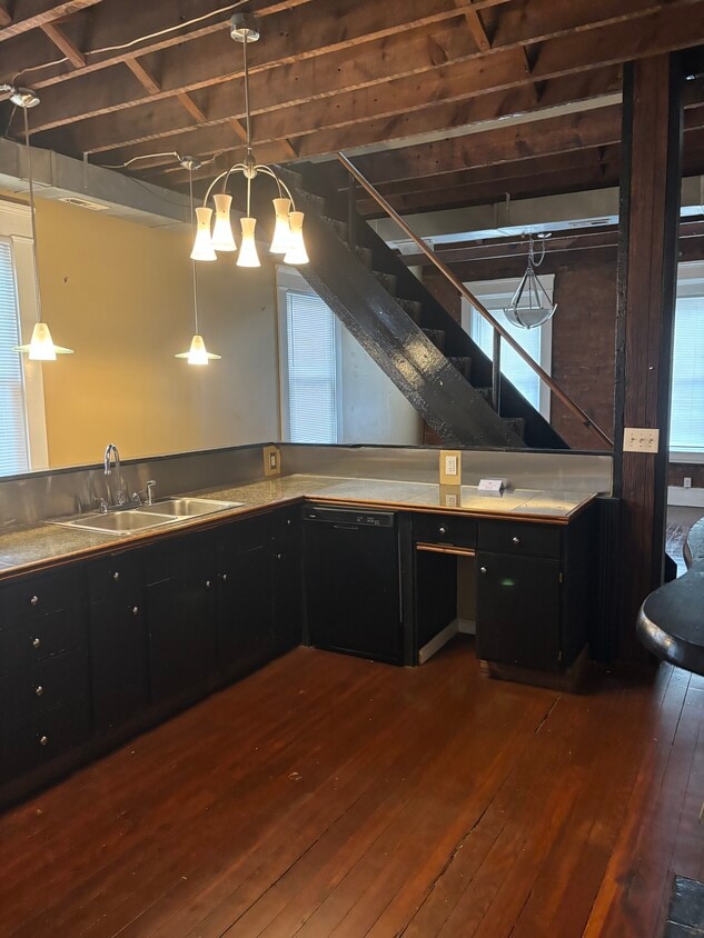 Foto principal - 414 Watkins St