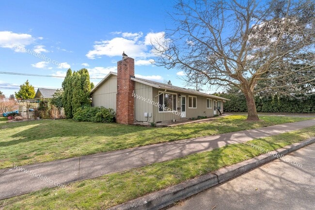 Building Photo - Cozy 2-Bedroom Duplex with Water/Sewer/Garbage & Lawncare  Included!