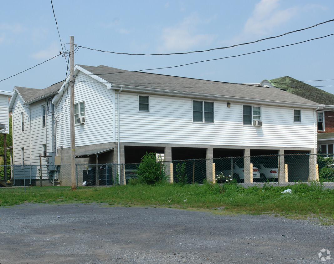 Building Photo - 106-110 E Church St