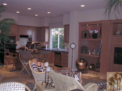 Building Photo - 697 Arrowhead Dr