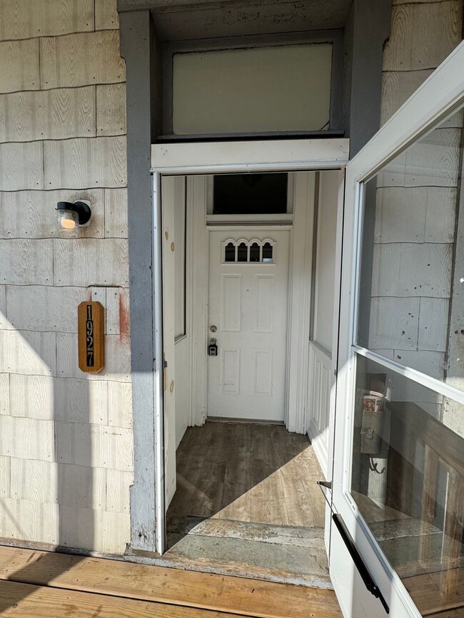 Foto del edificio - 4 Bedroom 1 Bathroom in Fineview!