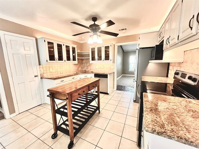 Building Photo - 15555 Mosscove Cir