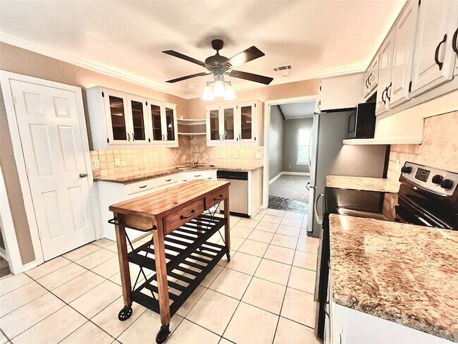 Foto del edificio - 15555 Mosscove Cir