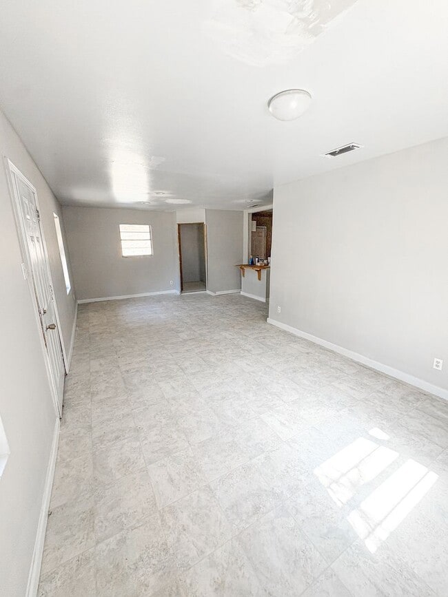 Building Photo - 408 S 13th St