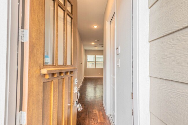 Building Photo - 5431 Camaguey St