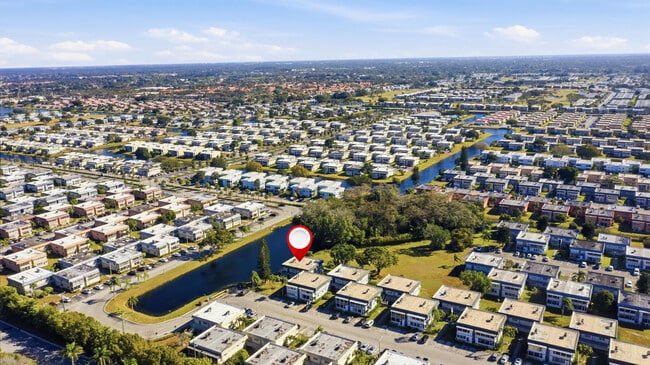 Building Photo - 669 Saxony Trail