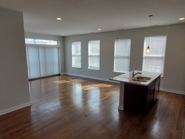 Foto del edificio - 918 S Western Ave