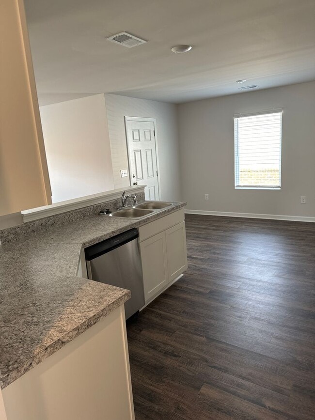 Building Photo - *Pre-leasing* Three Bedroom | Two Bath Hom...
