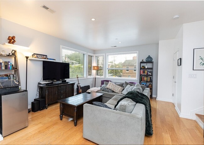 Building Photo - Large Upper Level 2 Bed/2.5 Bath Condo with Parking Near Brookland Metro