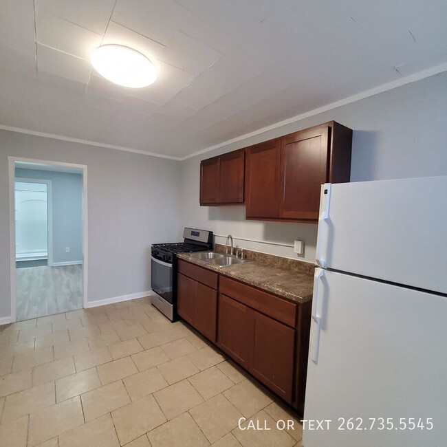 Building Photo - Freshly Updated 1 Bed 1 Bath Apartment in ...