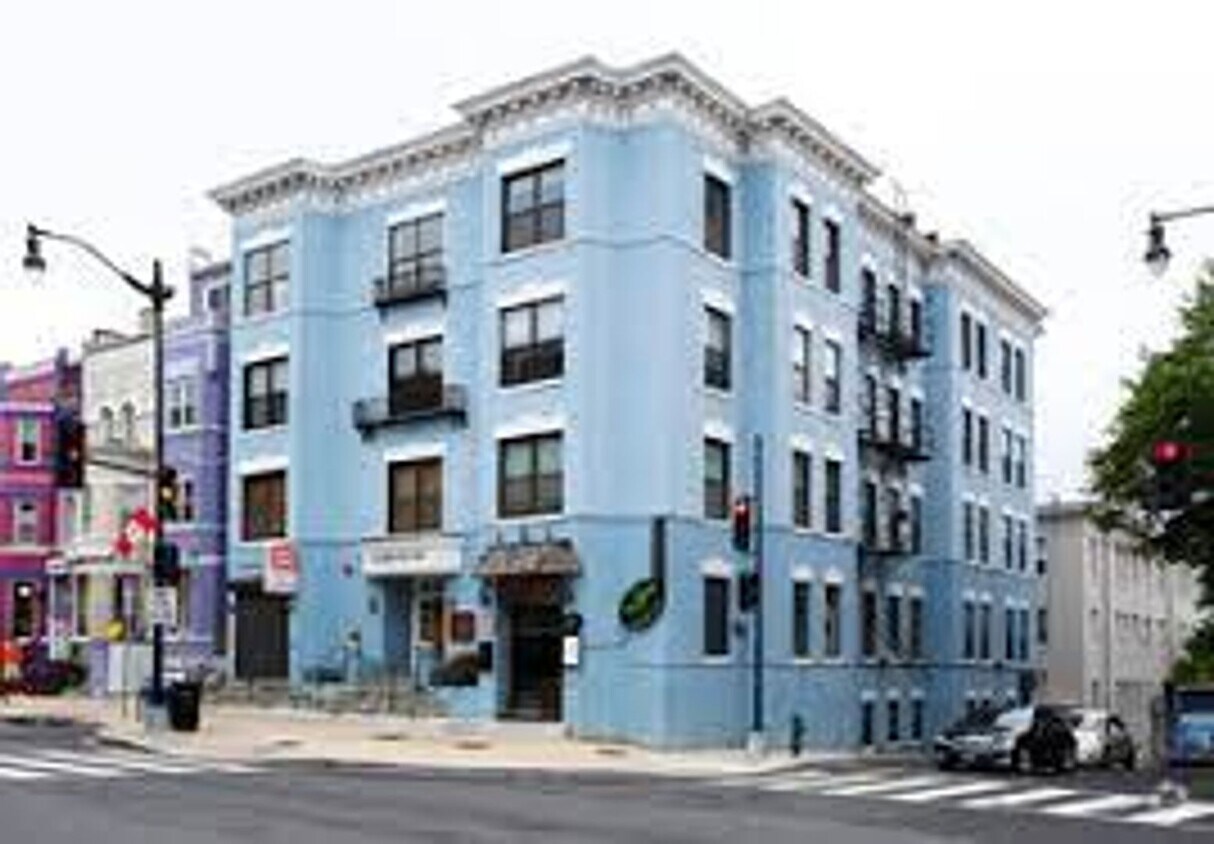 Primary Photo - Fantastic Sunny 2 Bedroom In Adams Morgan ...