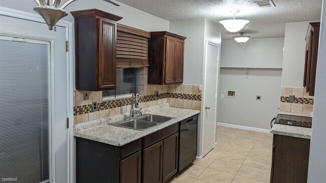 Building Photo - 3 br, 2 bath House - 3836 Carver Place