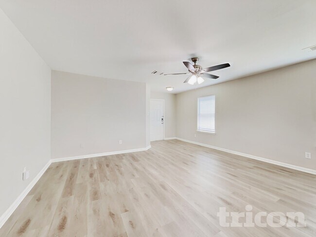 Foto del edificio - 7711 Cypress Edge Dr