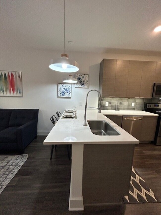 Foto del edificio - 455 Legends Pl