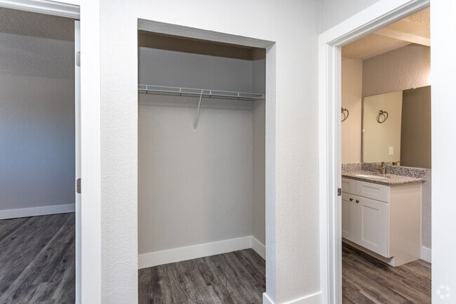 2BR, 1BA - 841SF - Sedona Ridge Apartments