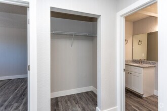 2BR, 1BA - 841SF - Sedona Ridge Apartments