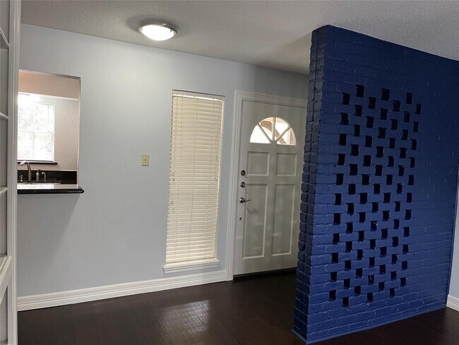 Building Photo - 856 Wax Myrtle Ln
