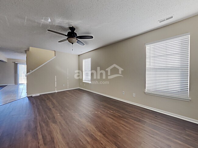 Foto del edificio - 3725 Laurel Cherry Lane