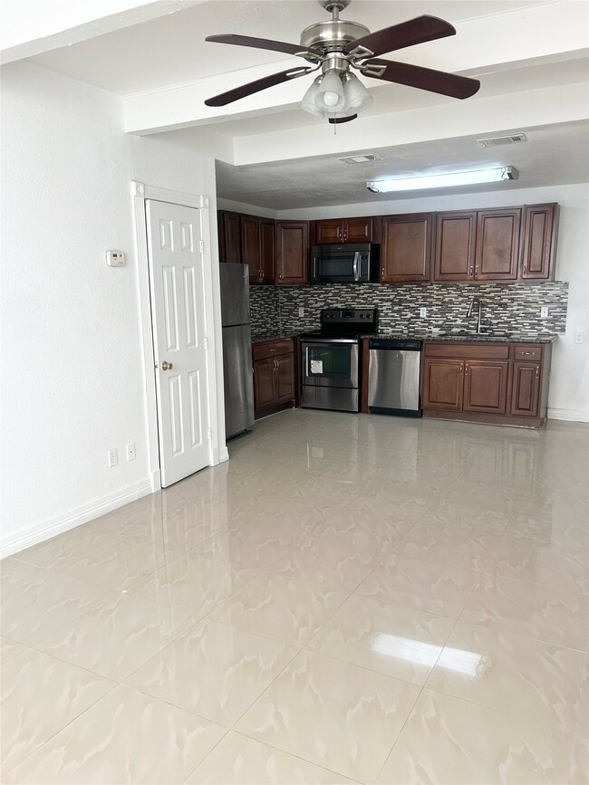 Building Photo - 5929 Queensloch Dr