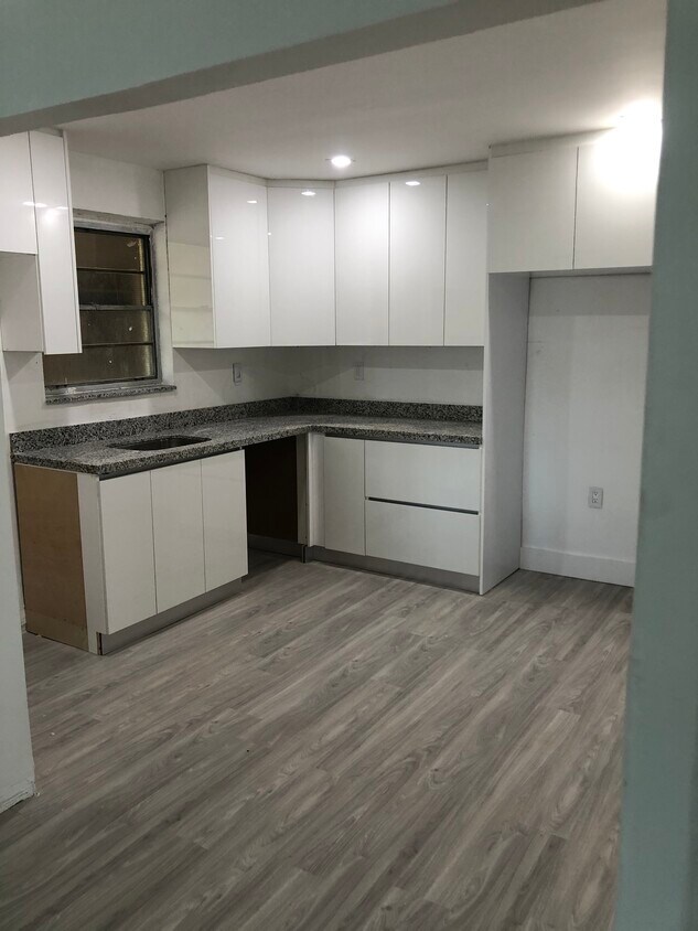 Kitchen - 17150 NE 23rd Ave